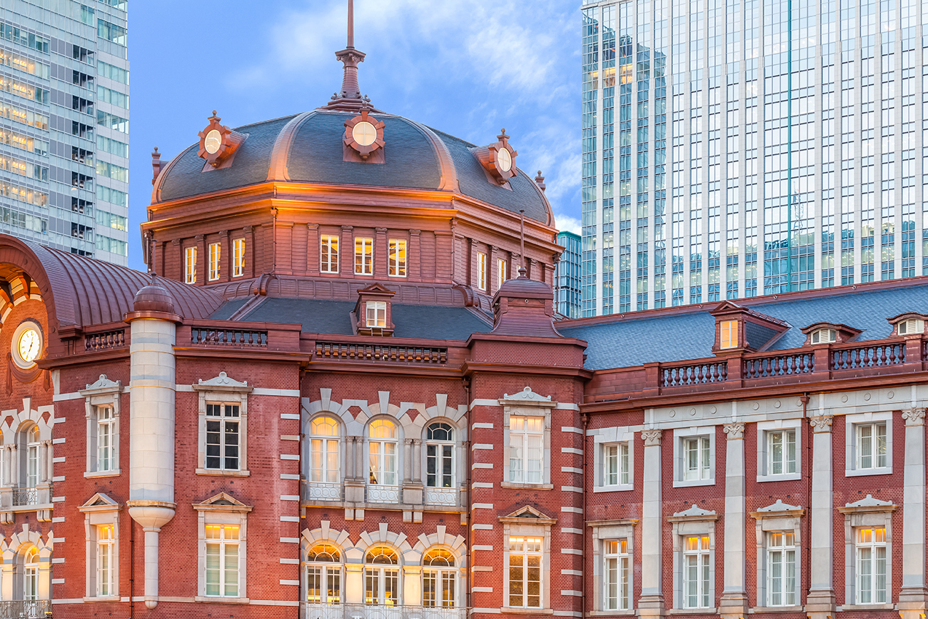 Tokyo station up close